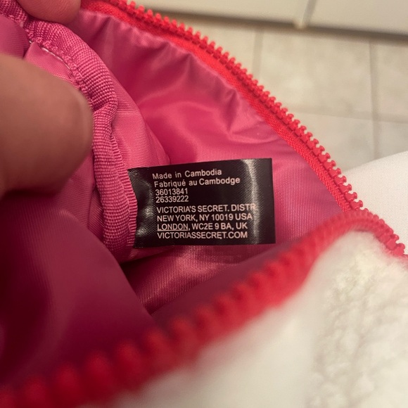 Victoria’s Secret “Pink” cosmetic bag - Picture 4 of 4